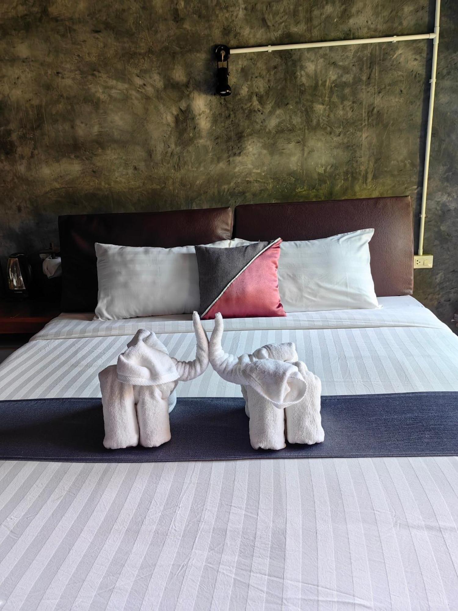 Keeree Loft Resort Thong Pha Phum Exterior foto